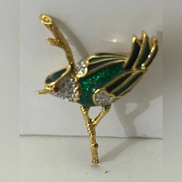 Stunning Vintage Gold Tone Bird Brooch with Red eye, emerald green & blue colors - Picture 2 of 5